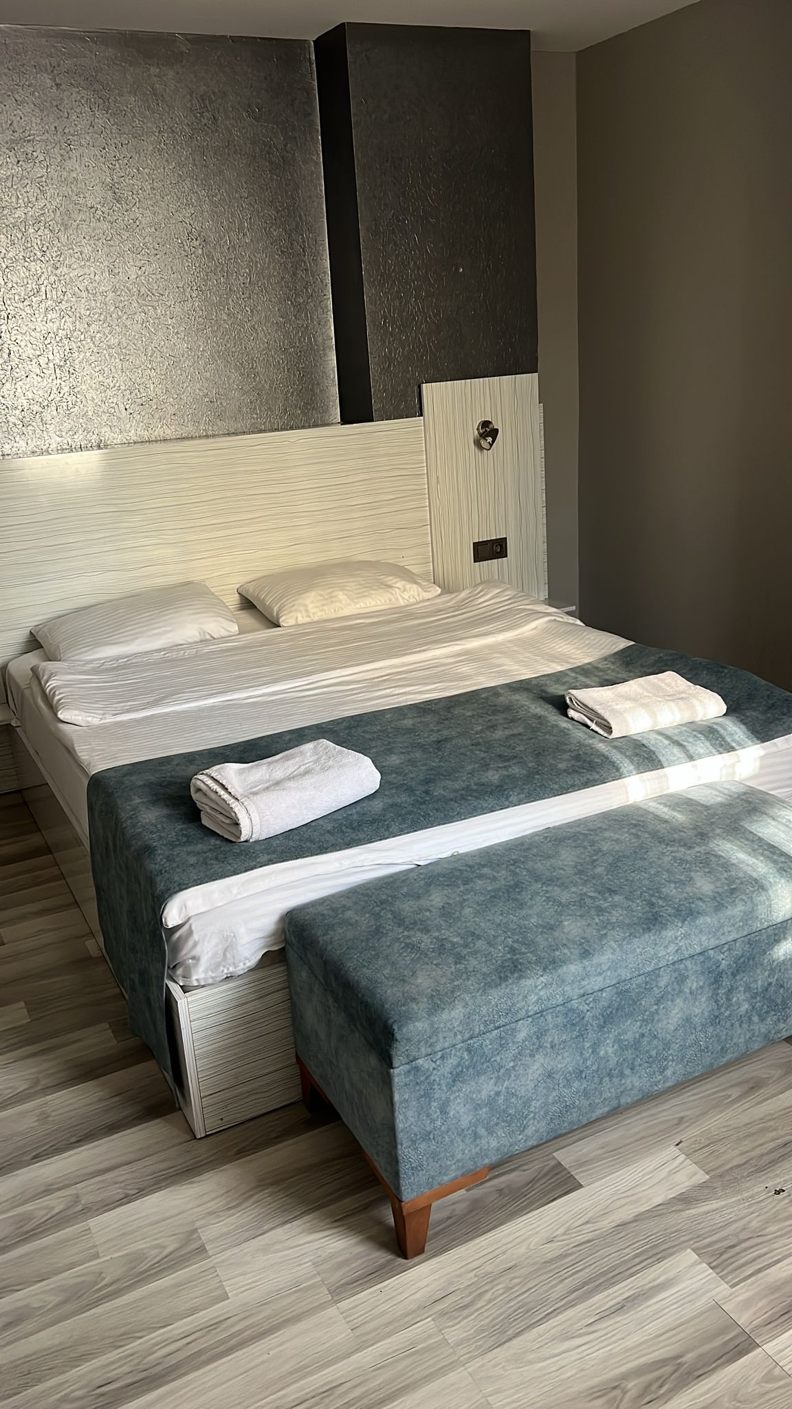 b7ca93ce-d217-4333-b527-423d42613fbe